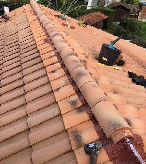 Rénovation d'un faîtage à Narbonne par l'artisan couverture Klissing